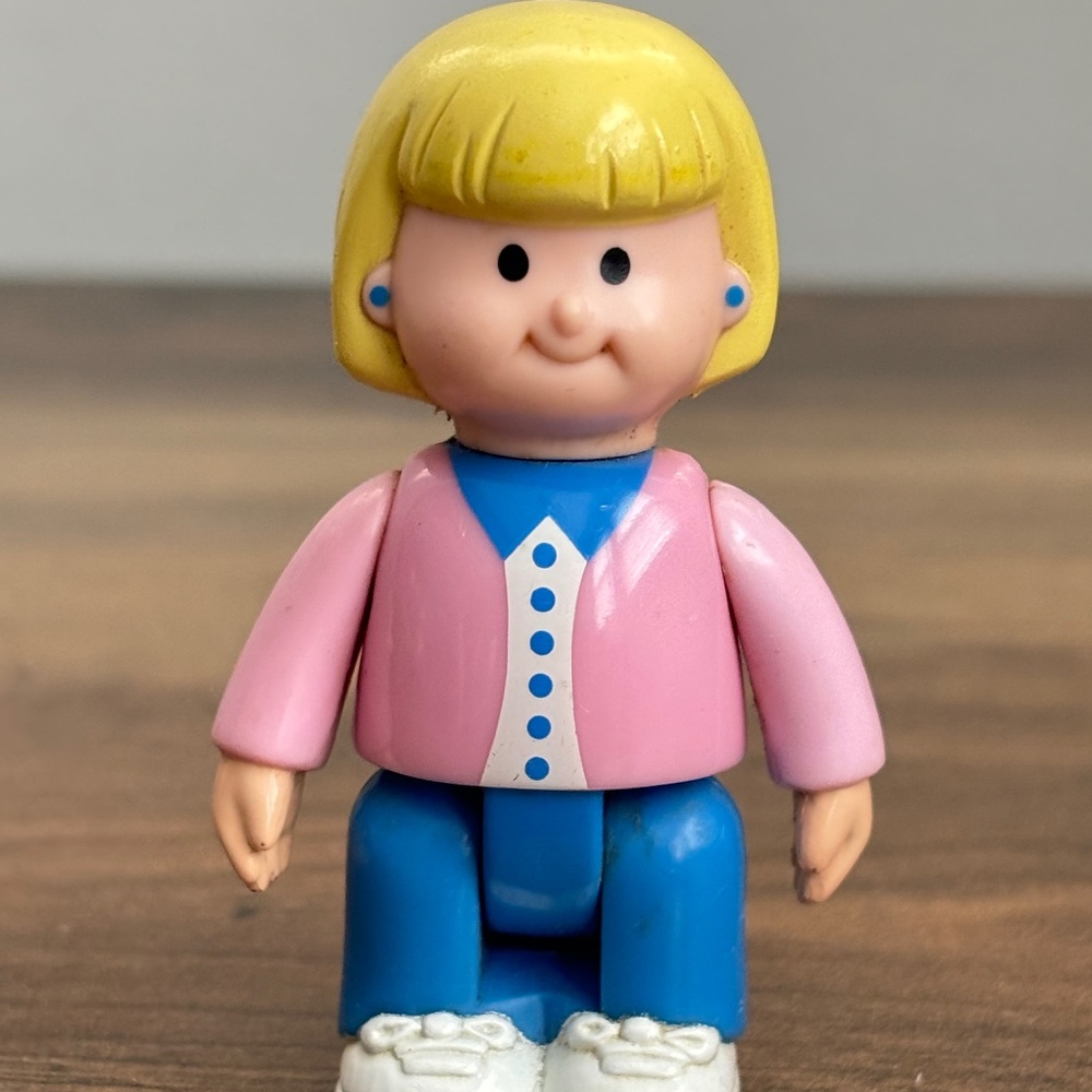 TOYS R US Geoffrey Inc. 1999 Dollhouse Toy Figure MOM Blonde Doll Posable Loving